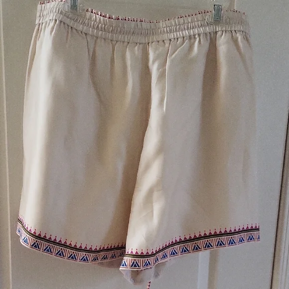 Johnny Was Cream Floral Women's Shorts - Picture 8 of 11